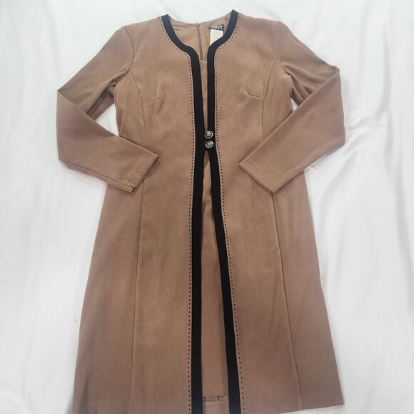 Helene Blake Dress Size 8
Lot K - Picture 4 of 9